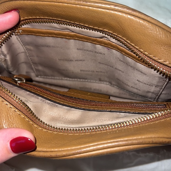 Michael Kors crossbody purse - Picture 3 of 7